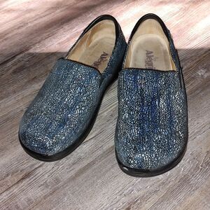 Alegria Keli Professional Shoe Women's Size 39 Blue Crackle Pop Print Black Sole